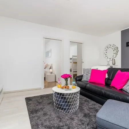 Apartment Point *