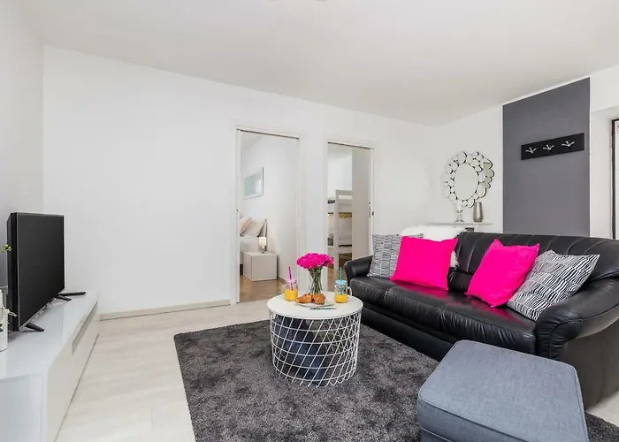 Apartment Point *